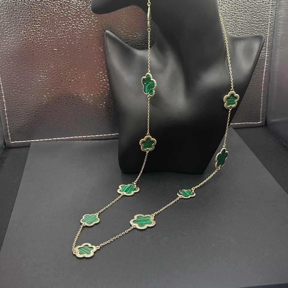 Elegant Gold and Green flowers Necklace - Picture 4 of 4